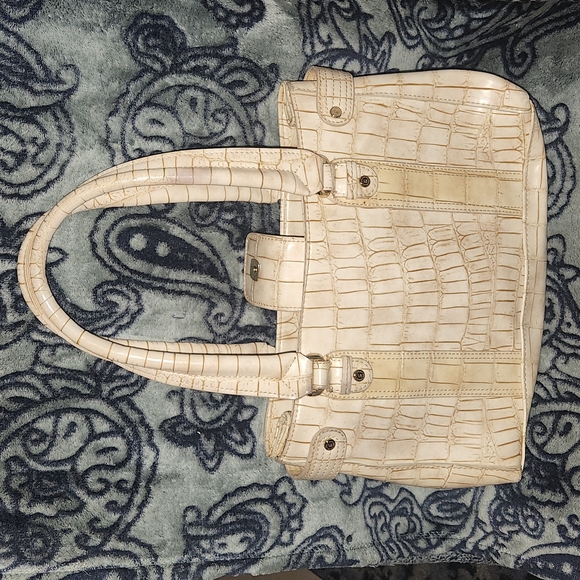 Liz Claiborne white purse with three compartments plus extra pockets. - Picture 2 of 7